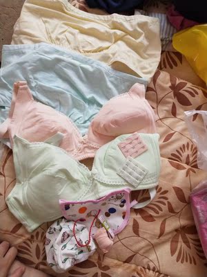 刚收到，喜欢纯色浅色！质量很好，还送了小礼物