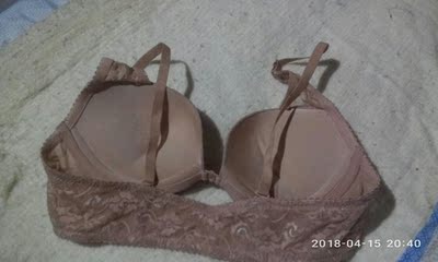 内衣到了都穿了洗了一回了 没时间评论 内衣倒是挺好看的 但是质量一般 那个罩杯边边会起毛的 而且杯罩有点偏小额 大家买的话可以参考下 而且我觉得价格也贵很多 我同时还买了另外一家的内衣 便宜多了比这个质量好多了 这个六十三的确贵了 三十到四十一块之间差不多就可以买 本来想退的 结果已经穿过了 大家看着买吧 内衣到了都穿了洗了一回了 没时间评论 内衣倒是挺好看的 但是质量一般 那个罩杯边边会起毛的 而且杯罩有点偏小额 大家买的话可以参考下 而且我觉得价格也贵很多 我同时还买了另外一家的内衣 便宜多了比这个质量好多了 这个六十三的确贵了 三十到四十一块之间差不多就可以买 本来想退的 结果已经穿过了 大家看着买吧