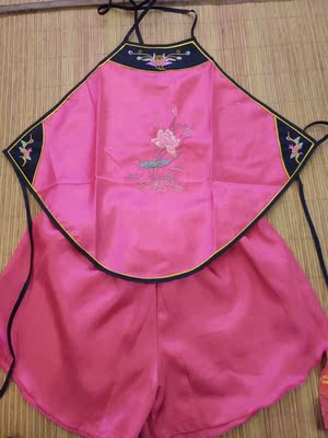 很漂亮质量很好穿上很性感,中间的荷花是刺绣的很精致 很漂亮质量很好穿上很性感,中间的荷花是刺绣的很精致