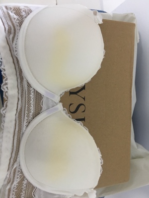 穿不成，已经扔了。非常差的一次购物体验，不建议购买。快300块钱的内衣，收到后发现文胸里衬和腋下发黄，感觉就是被人试穿脏了以后的留下的汗渍，很恶心，收到后的当天下午就联系了客服，客服回复说有吊牌，水洗签和购买记录，一起拍照后才给换。因为剪的时候顺手就把标签丢掉了，我还专门翻了垃圾桶才找出来。结果第二天，另一个客服就不认账了，非要说摘了吊牌就不能换了。本来就是质量问题，和带不带标签有什么关系。难不成我退回去后还准备卖给下一个人？客服这种推卸责任的表现根本没有一个大品牌的担当，失去了对这个品牌的信任