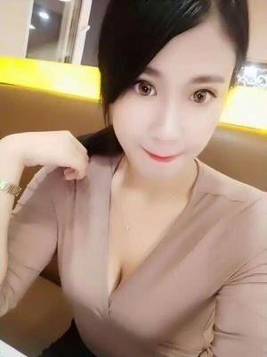 质量很好，非常舒服，第一次在网上买的，没失望，没想到聚拢效果这么好，粘性好不用担心会掉了，拍婚纱照穿正好，谢谢店主送的礼物。会继续光顾，哈哈，望店主生意兴隆！很好用摸起来手感不错 很好 没有任何味道 效果也不错 客服很认真的介绍不错，大小正好合适，能包裹住肉肉，弹性很好很柔软，粘性也不错，用了一天都没掉，很合适，满满的好评，推荐大家购买