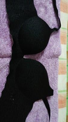 颜色比拍照的要亮一点，挺漂亮的，非常合身，物美价廉，店家还贴心的给了一个搭扣，很满意的一次购物