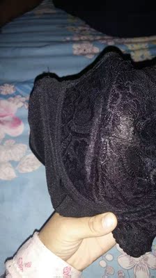 这是买的第三件可真的特别显小显瘦的一款内衣，对于大胸的人来说真的是福音，而且也不贵，买过一个169的都没这个穿着满意，兼职良心卖家以后就是这家店的内衣了！