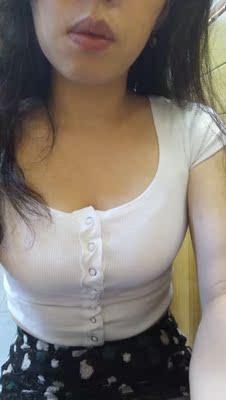 便宜好穿； 身材愈好穿起來愈美～但是身材差大該也不太合適；但是話說回來；穿的爽就好； 。推薦大家購買；非常不錯的好衣服。