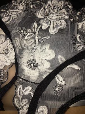 忘记收货了.质量不错.不拉丝.刚开始害怕黑色掉色.回来特意用热水和盐洗了一下.并没有掉色.卖家服务也不错.这个不是一次性的.应该能使用蛮久.到时候再回购