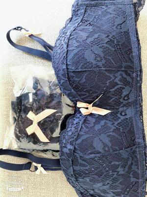 这家的新顾客，但是感觉以后都会做老客户了，终于可以找到安心的内衣了。推荐购买的，放心，内衣是无钢圈的，做工什么的都没有问题，质量很精细 面料也是那种很好的质量 滑滑软软的 很舒服 蕾丝也很好看，真的非常好~穿着舒适，蝴蝶结真的好可爱，少女心爆棚