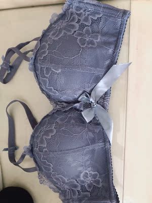 特意穿了一段时间后来评价，这个内衣真的很好看，聚拢效果超级好，超级喜欢这个肩带呢，适合春秋穿，哈哈，已经推荐给朋友了