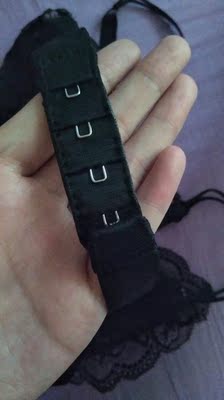 收到宝贝了，好评！柔软轻薄！也不会凸点，非常舒服！图二是后面美背的扣子，有宽度的，平躺着会有点硌，很轻微。