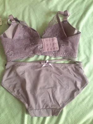 收到宝贝后迫不及待的试了一下，真的很不错啊！穿着挺舒服的，客服态度也不错，推荐的尺码很合身