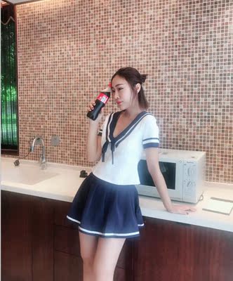 很漂亮，刚好合适，质量不错，重点是款式大爱，显身材凹凸有致，而且颜色跟图片一样，