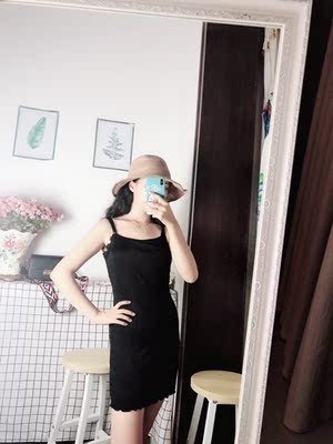 面料舒服 软软滑滑的 而且有垂坠感 比便宜的有质感多了 洗了也不掉色  作衬裙或者睡裙都很好 这个价格值得 长度也合适哦哦哦