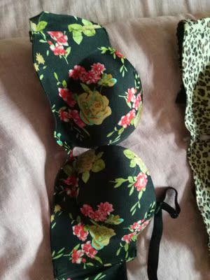 本来想买个薄的,买回来才发现有点厚,不过质量还是很不错的,喜欢可以入手咯 本来想买个薄的,买回来才发现有点厚,不过质量还是很不错的,喜欢可以入手咯