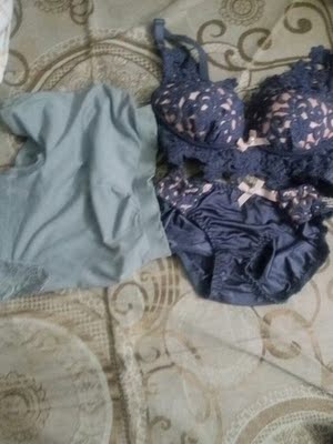 色差非常严重,然后码数偏大,质量还行,不然就退货了! 色差非常严重,然后码数偏大,质量还行,不然就退货了!