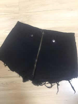 短裤收到了,质量很不错。虽然短但是版型不错,我再减减肥,估计穿出来更好看。 短裤收到了,质量很不错。虽然短但是版型不错,我再减减肥,估计穿出来更好看。