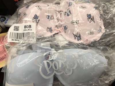 文胸到了还送了礼物呢，谢谢，买了四个分开寄，大晚上还麻烦客服了，谢谢