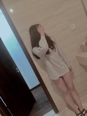 衣服质量很不错 收到后穿上贼喜欢 爱不释手