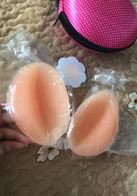 手感很好，粘性也很大，准备婚礼的时候穿，很期待效果过呢。光是这手感跟粘性。就觉得挺值的。