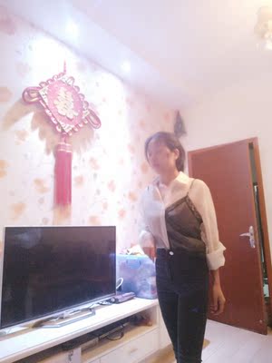 柔软厚实，高腰款简单百搭显高，很喜欢的一条裤子