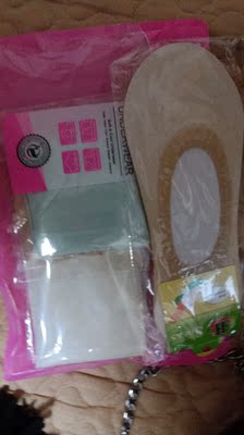 宝贝收到质量很好,值得购买哦! 还送了一双袜子哦 宝贝收到质量很好,值得购买哦! 还送了一双袜子哦