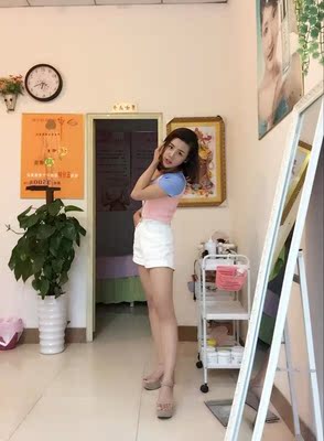 高腰的，版型比较简单也挺好看，前后都有口袋方便我放东西，没线头，没想到这个价格还有这样的质量，不枉费我选了3天才买的。裤子穿着很凉快，腿出汗也不会贴着，版型是宽松的，也不会透，开心的一次购物，有推荐给身边的朋友，好评。