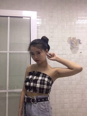 可以说是敲好看了吧 真滴物美价廉  跟之前买滴64滴质量一模一样 美滋滋 又淘到了好东西  单穿 搭配开衫都炒好看 希望夏天晚点走 我还想多穿几次嘻嘻