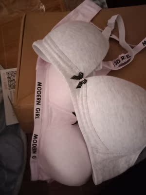 尺码刚刚好,快递也快,非常好看 你值得拥有,哈哈 尺码刚刚好,快递也快,非常好看 你值得拥有,哈哈