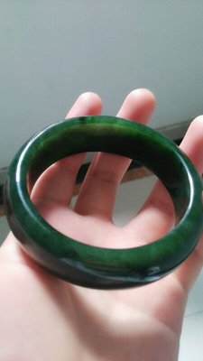 吐槽求鉴定!红酥手和田玉手镯怎么样,属于什么档次,是真假