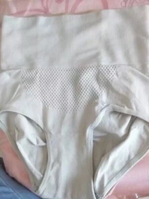 内裤收到很惊喜，面料柔软，很舒适，颜色也很好，弹性穿上不紧绷，总之满意