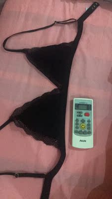 哎，我一个A罩杯的都小了，质量还可以，穿着跟没穿一样挺舒服松松的，不贵，就是罩杯太小了是sA罩杯的吧？