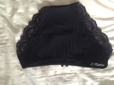 内裤质量很好 都是独立包装的 干净卫生 是纯棉的 旗舰店买的很放心 还会回购 满意