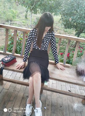 她家的衣服很性感,很显瘦,穿在身上也很舒服,总之很满意。 她家的衣服很性感,很显瘦,穿在身上也很舒服,总之很满意。