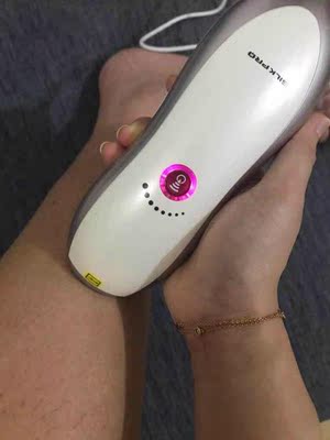 这个产品收藏了很久，一直在犹豫到底买还是不买 ,和同类产品比较了下还是下决心还是出手了，这款是激光的，查到有FDA和CFDA认证，效果和安全性相对有保证；官方直接国内售后，不担心售后的事情，以前买过国外的，联系售后没有任何回复，目前用了两次，用的四挡，手臂和腿部没有明显感觉，腋下四档针刺感很强，皮肤没有产生不适。