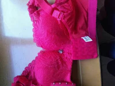 宝贝收到了，质量真的很好，比实体店便宜的很多，感觉这个价买的这么好的东西真是赚了，今天又下单买了两件