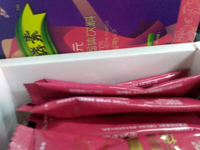 酵素粉是小包装的，喝卖家说的是一样的，不管是出差还是上班都很方便，味道也很好，是水果的味道，以前排便总是不好便秘，没想到刚喝没多久就排的舒畅多了，解决了大问题，现在现在每天都喝一袋，喝完以后没有不舒服的感觉，上厕所也是不会肚子疼，很好，对我很实用，很和我的意，还会再买