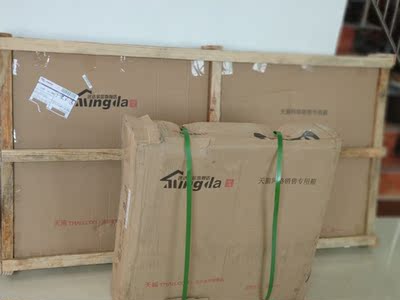 两个大箱子,真的很沉。钢化玻璃桌面和桌脚的质量很不错,柜子那些质量就不咋滴。值得称赞的是客服服务超好,刚收到有一块板的一角坏了,客服当天就补发了,有问题也回复的快。把配件分类好,按照步骤装还是挺简单的,整体效果还是不错的。 两个大箱子,真的很沉。钢化玻璃桌面和桌脚的质量很不错,柜子那些质量就不咋滴。值得称赞的是客服服务超好,刚收到有一块板的一角坏了,客服当天就补发了,有问题也回复的快。把配件分类好,按照步骤装还是挺简单的,整体效果还是不错的。