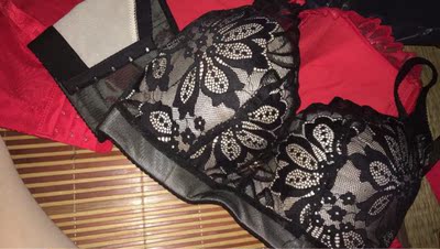 宝贝收到，和图片一样，颜色也正，五扣很舒服，尺码也比较准，物流也给力～