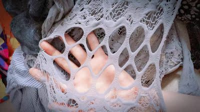 衣服质量不错，舒服不扎人，摸手里也软软的，满意的一次购物，下次还会再来