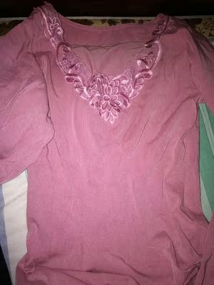 这也太不一样了吧，袖子上的花呢