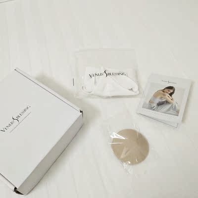 很喜欢清新简单的包装，试过很合适，并不露点。搭配自己刚刚买的露背裙子很合适。质量很不错，喜欢摸上去的感觉。是95.3%的棉和4.7%的氨纶。做工也很精细。网上其它相似的产品但是价格只有三四十元的，很明显能看出差距，还是觉得&ldquo;一分价钱一分货&rdquo;。很喜欢的一次网购。以后会成为回头客，购买更美的内衣内裤。