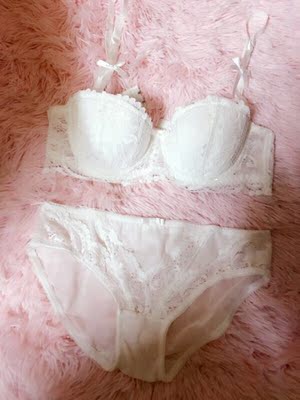 超级少女心。建议购买一套的。搭配起来很好看呢。物流很快。内裤另外买的今天也到了。 超级少女心。建议购买一套的。搭配起来很好看呢。物流很快。内裤另外买的今天也到了。