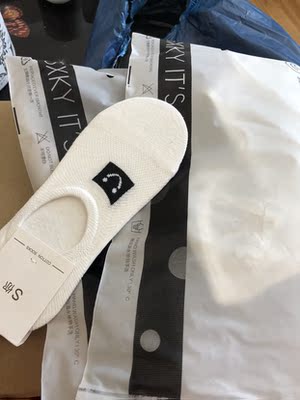 谢谢商家送的小礼物🎁呢！同款内衣👙已经购入3套了，质量很好，款式也很时尚，非常满意！