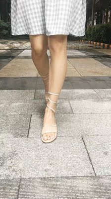 鞋子收到就试了噢 上脚好看的呢 仙仙的一款~今年流行这种鞋子呢 做工挺精致的 质量也挺不错的 喜欢噢~去公园溜达了一圈，刚开始有点不习惯，毕竟新鞋，穿了一会儿就好了，鞋子真的很舒服，一点也不勒脚，希望这样的良心商家越做越好吧！下次再来光顾