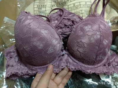 这个还可以，挺好看的，希望肩带不下滑就行，之前买的歌瑞尔，润微什么的肩带经常下滑，尤其润微，歌瑞尔也比之前都贵了，相比之下这家就合适多了，之前买了一个肩带不下滑，这是我最满意的了