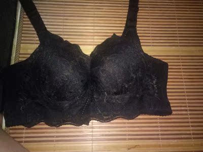 东西差的不能再差,出丝不说,店家也不给解决方案,还让我给他20元,才补发一件,我脑子坏了吗?东西质量摆在这里,我还得出20元才能补发一件,有理吗?还让我自己用剪刀修理一下,要是可以不给星的话,一颗星都不会给,东西烂,服务态度更烂 东西差的不能再差,出丝不说,店家也不给解决方案,还让我给他20元,才补发一件,我脑子坏了吗?东西质量摆在这里,我还得出20元才能补发一件,有理吗?还让我自己用剪刀修理一下,要是可以不给星的话,一颗星都不会给,东西烂,服务态度更烂