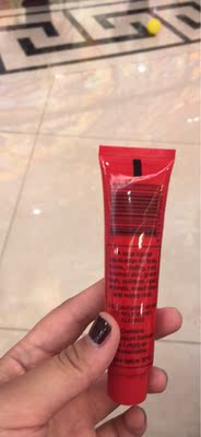 超好用，神器简直，我前两天脸军训晒脱皮了，擦了两个晚上就好了，每晚还可以当唇膜，我已经离不开了，就是刚开始涂得时候味道受不了，习惯就好了，赞赞赞