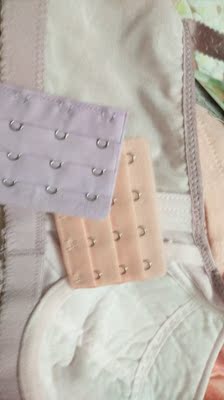 太完美了，终于找着让我满意的内衣了，薄薄的，不图点，没钢圈，还聚拢，不能更完美，颜色很好看，我觉得比卖家的图片上颜色好看😊，推荐推荐推荐，而且没有返现，这是真实的评价