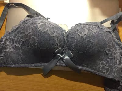 宝贝很漂亮   穿着舒服性感   真的很棒   大爱