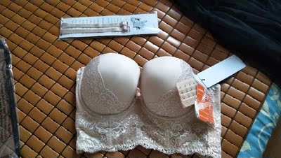 很满意,买的最满意的一次无肩带文胸,真的不掉,对胸大的人很友好,! 很满意,买的最满意的一次无肩带文胸,真的不掉,对胸大的人很友好,!