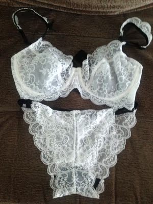 还是白色好看，尺码正合适，超级喜欢