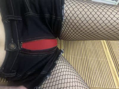 面料很软，拉链很滑，穿着舒服，刚好情人节当天收到货，女票穿上特别合身性感，外穿家穿都可以，调情野战都方便！快递也很快！